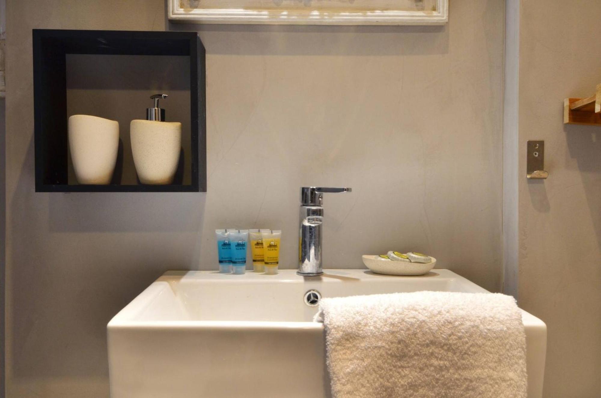A Modern Rustic Cosy Apartment At The Foot Of Mount Lycabettus أثينا المظهر الخارجي الصورة